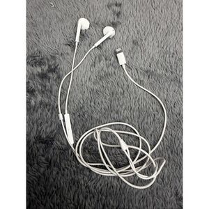 Apple Wired Ear Buds with lightning jack!